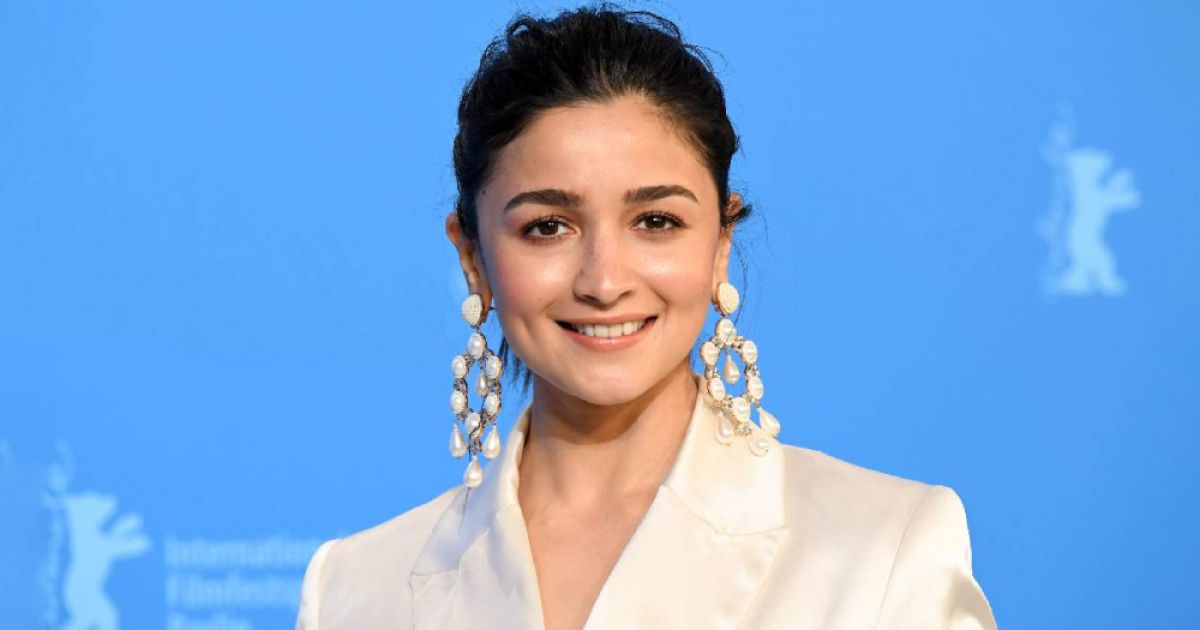 Alia-Bhat-is-a-unique-height-of-5-filmfare
