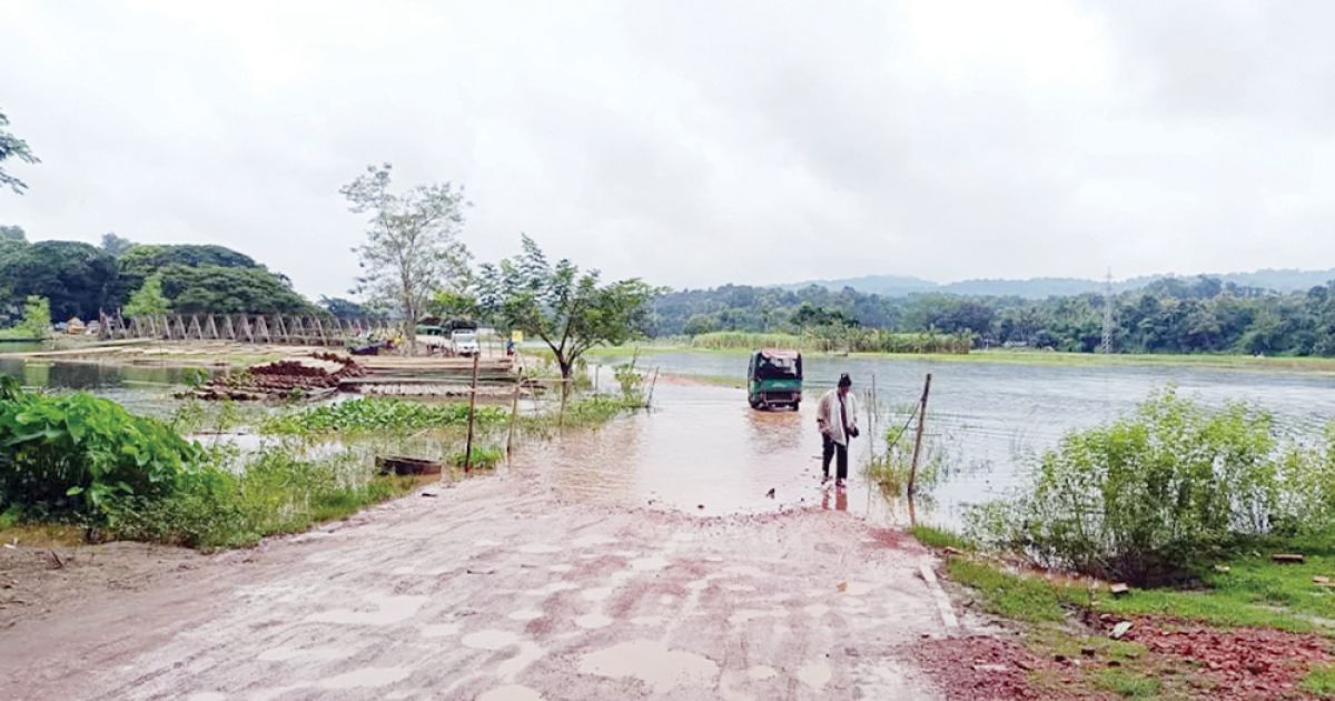 Millions-of-people-suffer-from-the-bridge-construction-of-the-bridge