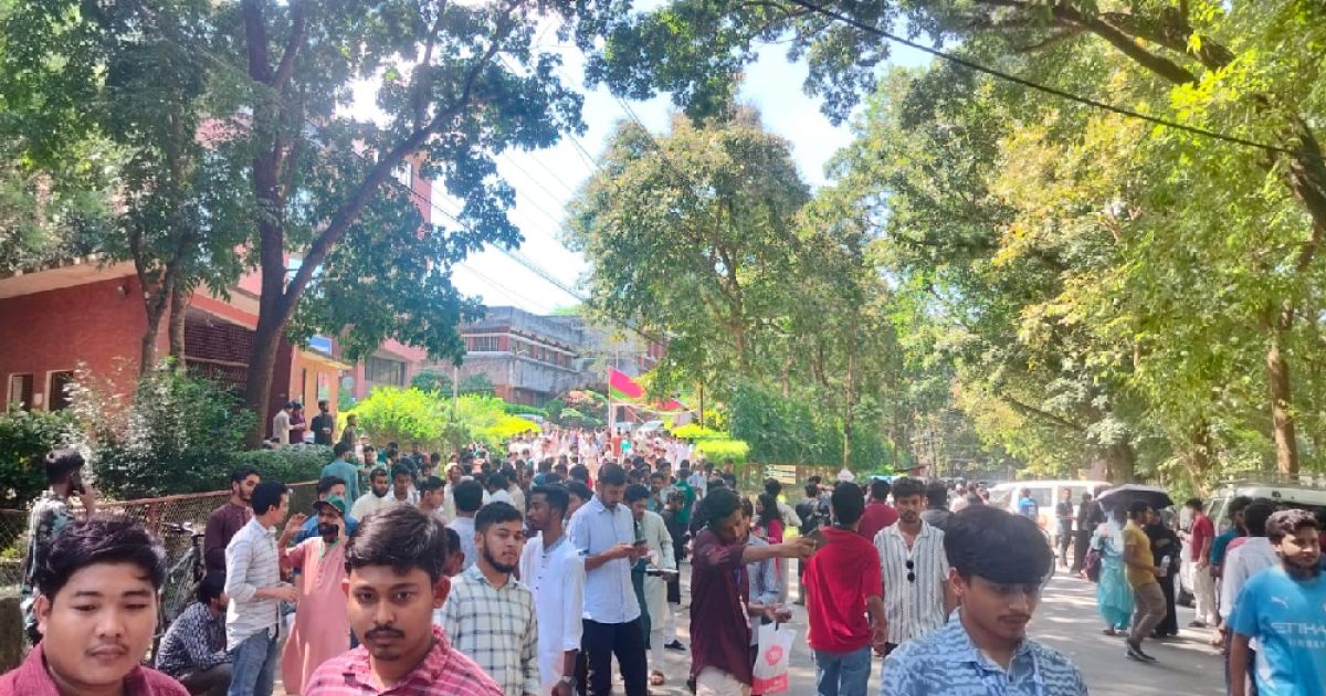 ছাত্র হয়েও ভোট দিতে পারেননি চাকসু নির্বাচনে অনেক শিক্ষার্থী