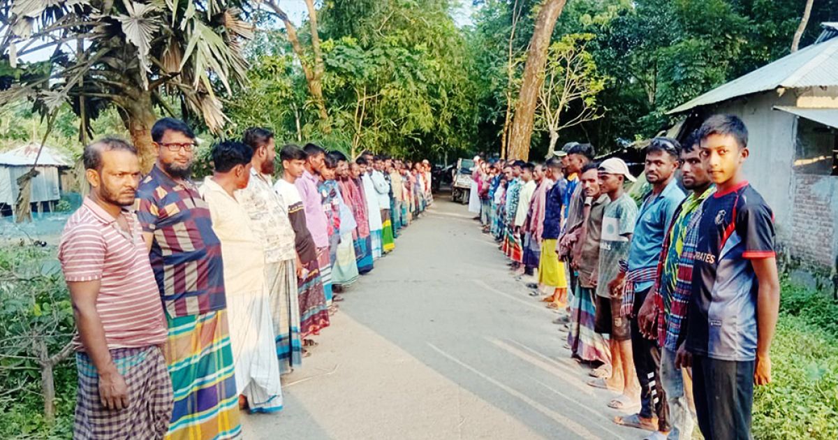 Human-chain-to-demand-closure-of-brick-kilns-in-Amtali