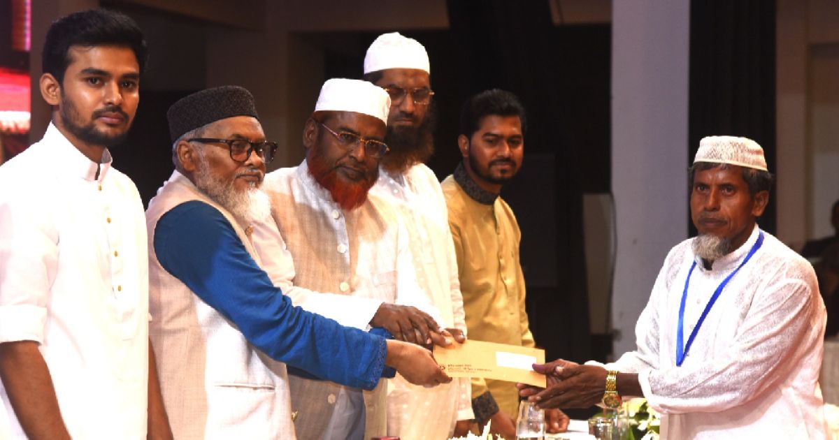 ০৫ মে শাপলা চত্বরের হত্যাকাণ্ড এবং ২০২১ সালের মার্চ মাসের বিক্ষোভ কর্মসূচিতে নিহত শহিদ পরিবারদের সহায়তার মাধ্যমে ঐতিহাসিক স্বীকৃতি দিলো স্থানীয় সরকার বিভাগ, ৭ কোটি ৭০ লক্ষ টাকার চেক বিতরণ
