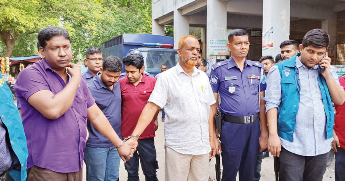Violation-of-brokers-at-BRTA-office-in-Rajbari