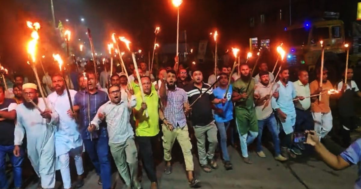 Torch-procession-of-farmers-party-in-protest-against-the-rehabilitation-of-Awami-League-in-Faridpur