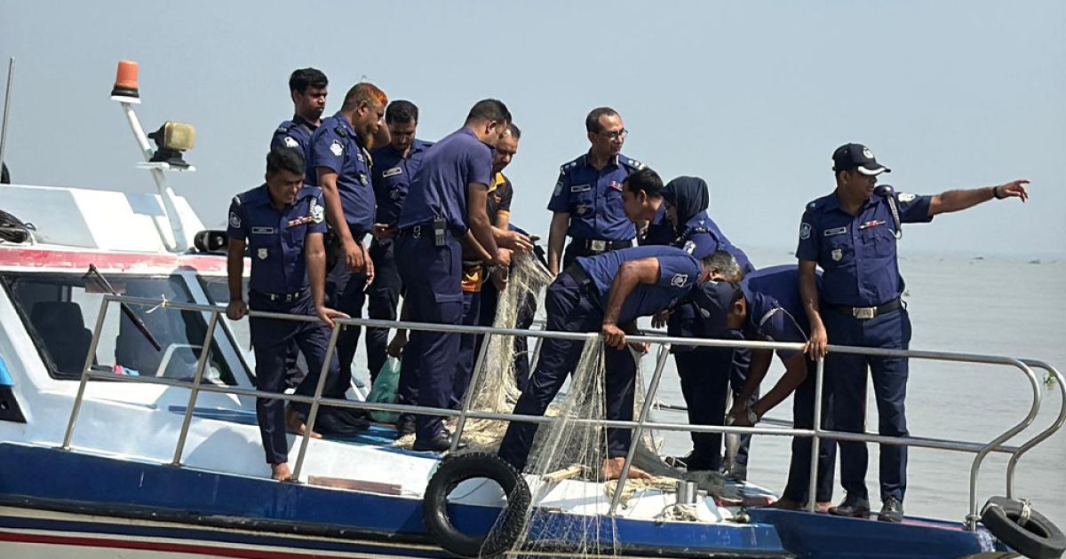 Special-Operation-of-Naval-Police-Headquarters-in-Meghna-River-at-Hizlar