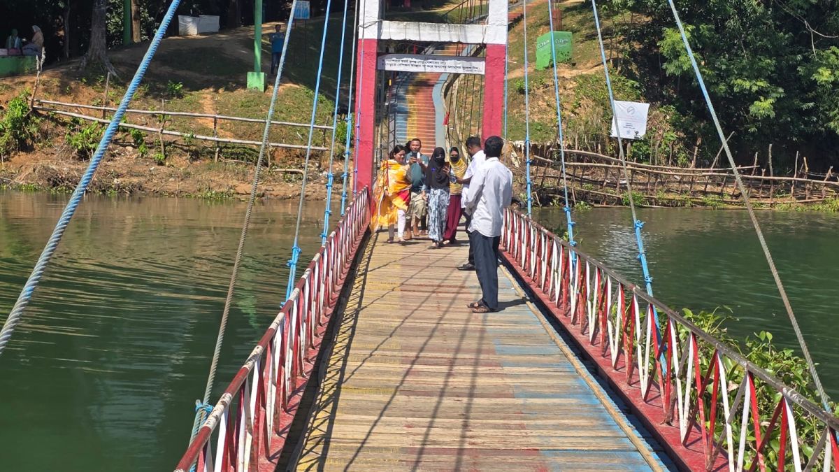 After-about-three-months-the-suspension-bridge-became-visible-overflowing-with-tourists