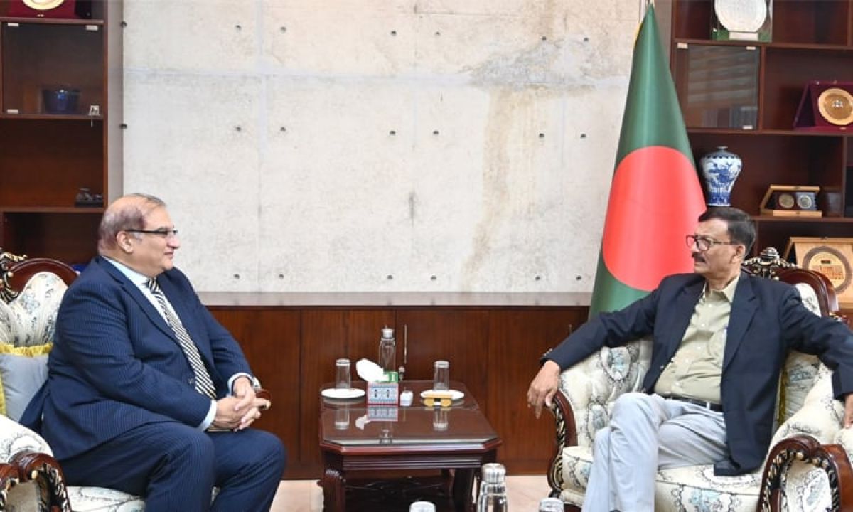 Courtesy-meeting-of-Pakistani-High-Commissioner-with-Foreign-Adviser