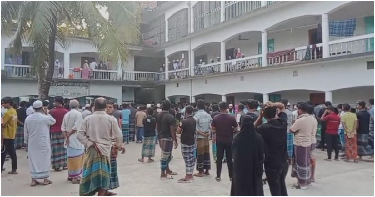 সোনাইমুড়ীতে  মাদারাসায় ঘুমের মধ্যে ছাত্রকে জবাই করে হত্যা,অভিযুক্ত ছাত্র আটক