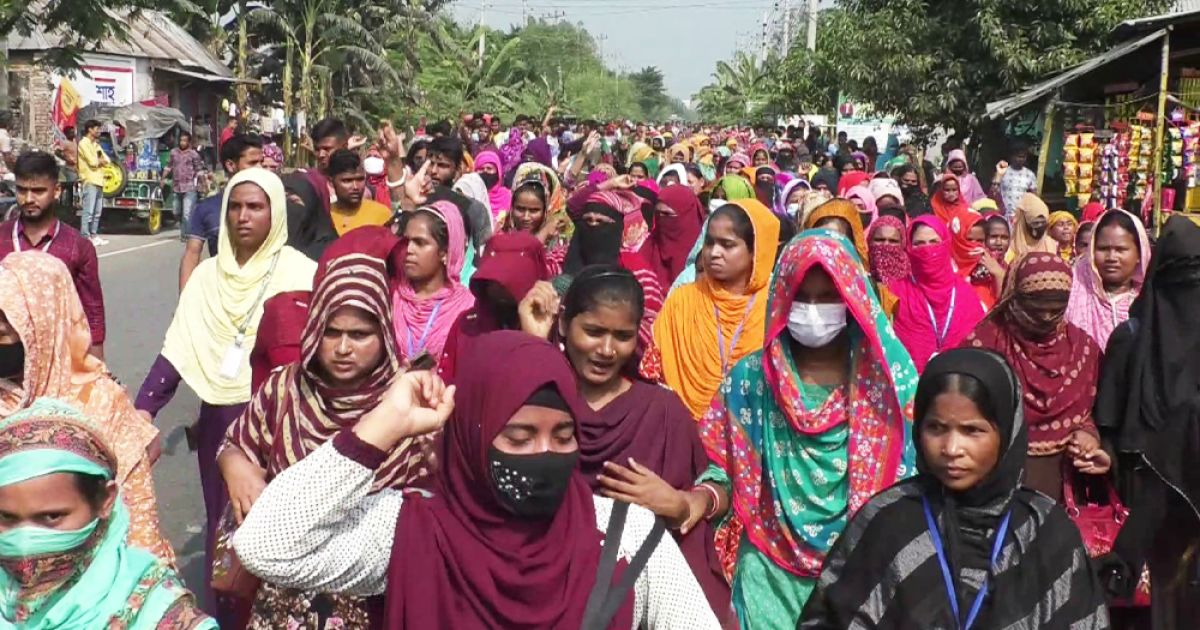 উত্তরা ইপিজেডের বন্ধ কারখানা খুলে দেওয়ার দাবিতে শ্রমিকদের বিক্ষোভ