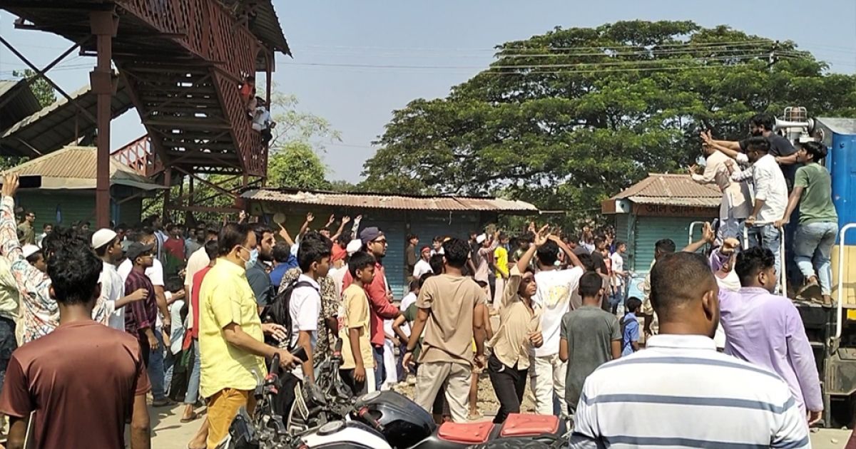 ভৈরবকে জেলার দাবিতে রেলপথ অবরোধ