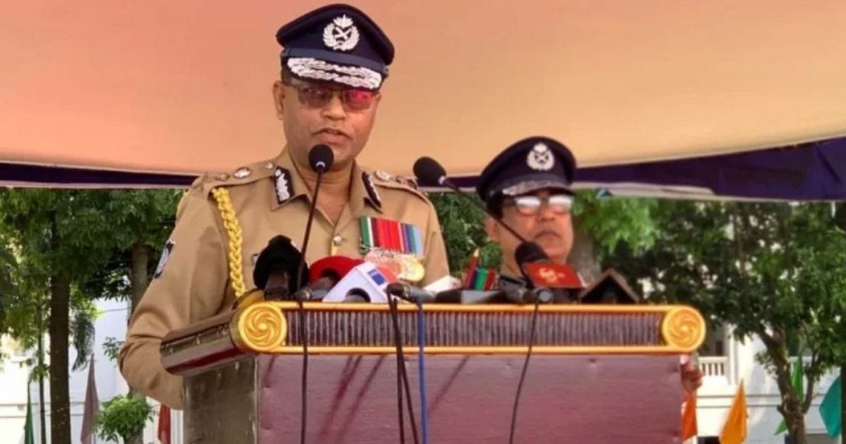 মাদক কারবারে জড়ালে পুলিশ 
সদস্যদের কোনো ছাড় নয়: আইজিপি
