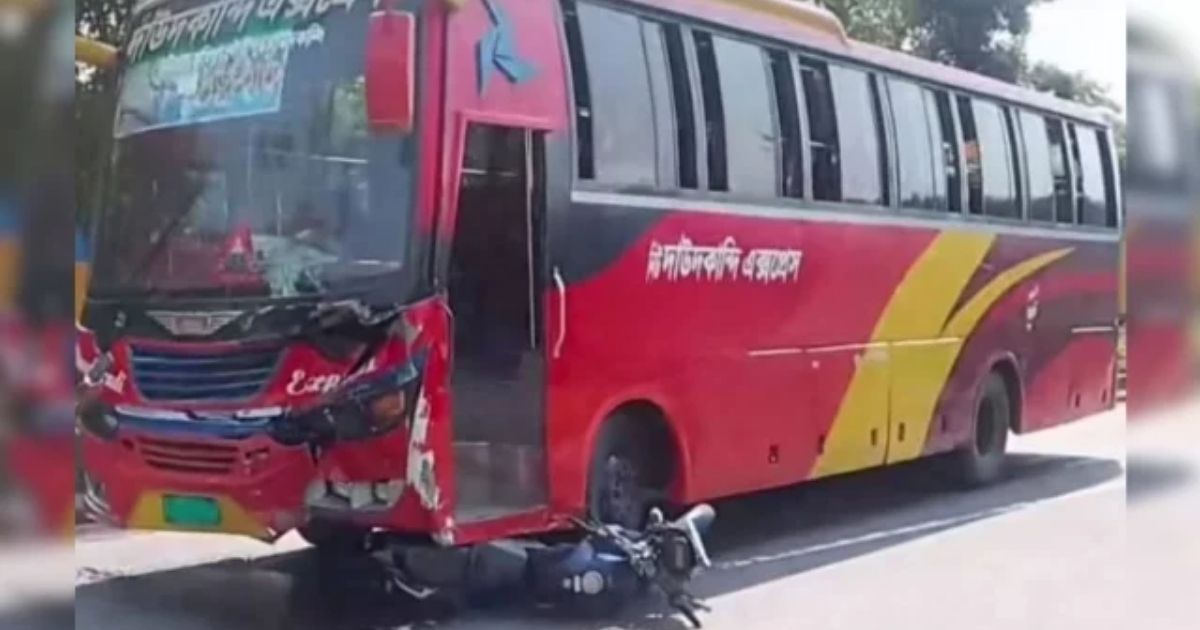 ফেনীতে বাসচাপায় প্রাণ গেল পিতা-পুত্রের