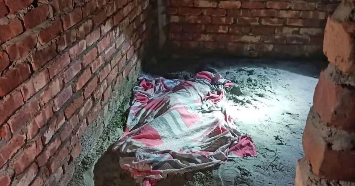 ফেনীতে নির্মাণাধীন ভবনে প্রবাসীর স্ত্রীকে হত্যা, বালুচাপা অবস্থায় মিলল মরদেহ 