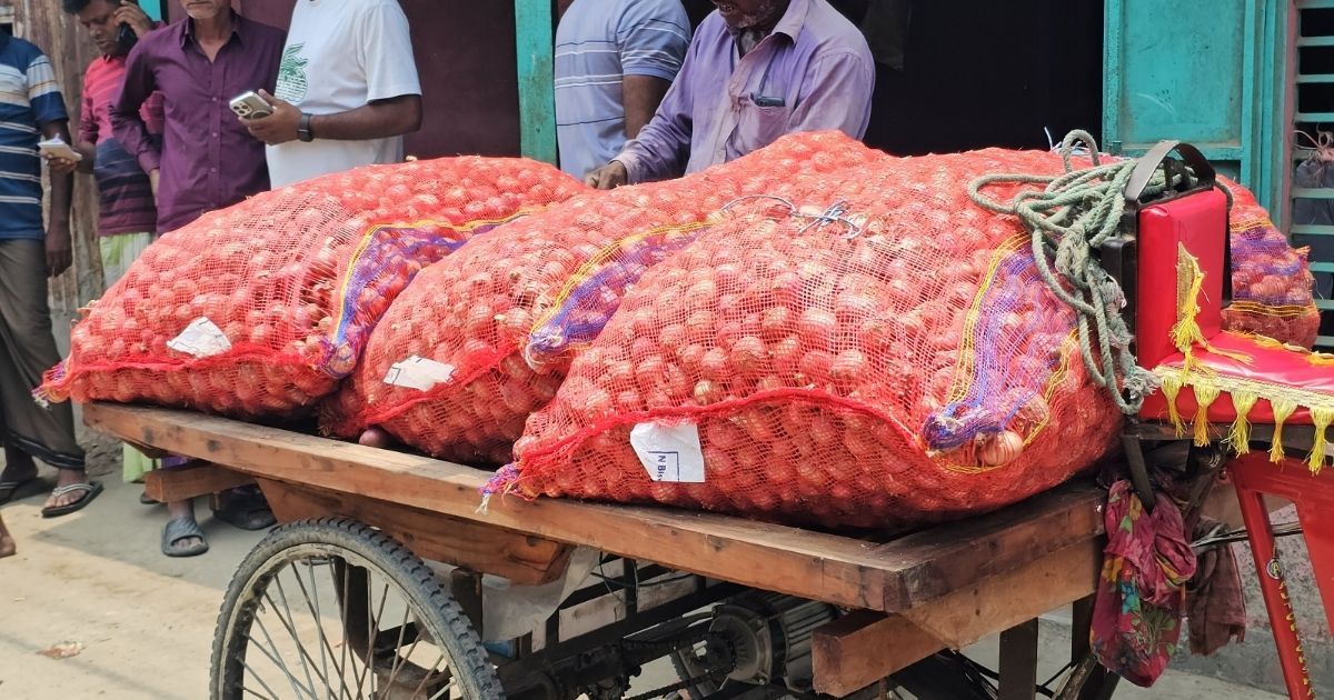 গোয়ালন্দে পেঁয়াজ ও সকল কৃষিপণ্যে ‘ধলতা’ ব্যবস্থা বাতিলের দাবি চাষিদের