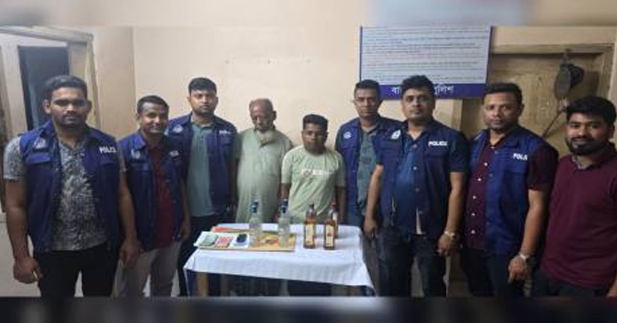 কুমিল্লায় বিদেশি মদ ও ইয়াবাসহ দুই মাদক কারবারি গ্রেপ্তার