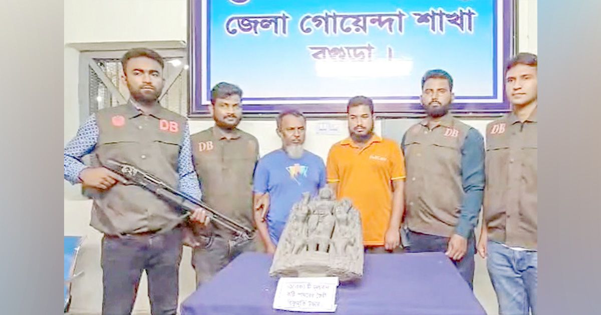 বগুড়ায় কষ্টি পাথরের বিষ্ণুমূর্তি উদ্ধার, গ্রেপ্তার ২