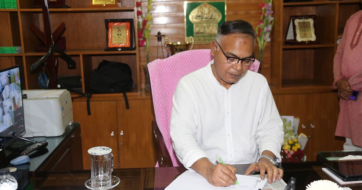 Dr-Matinur-took-charge-of-the-newly-appointed-EB-vice-chancellor