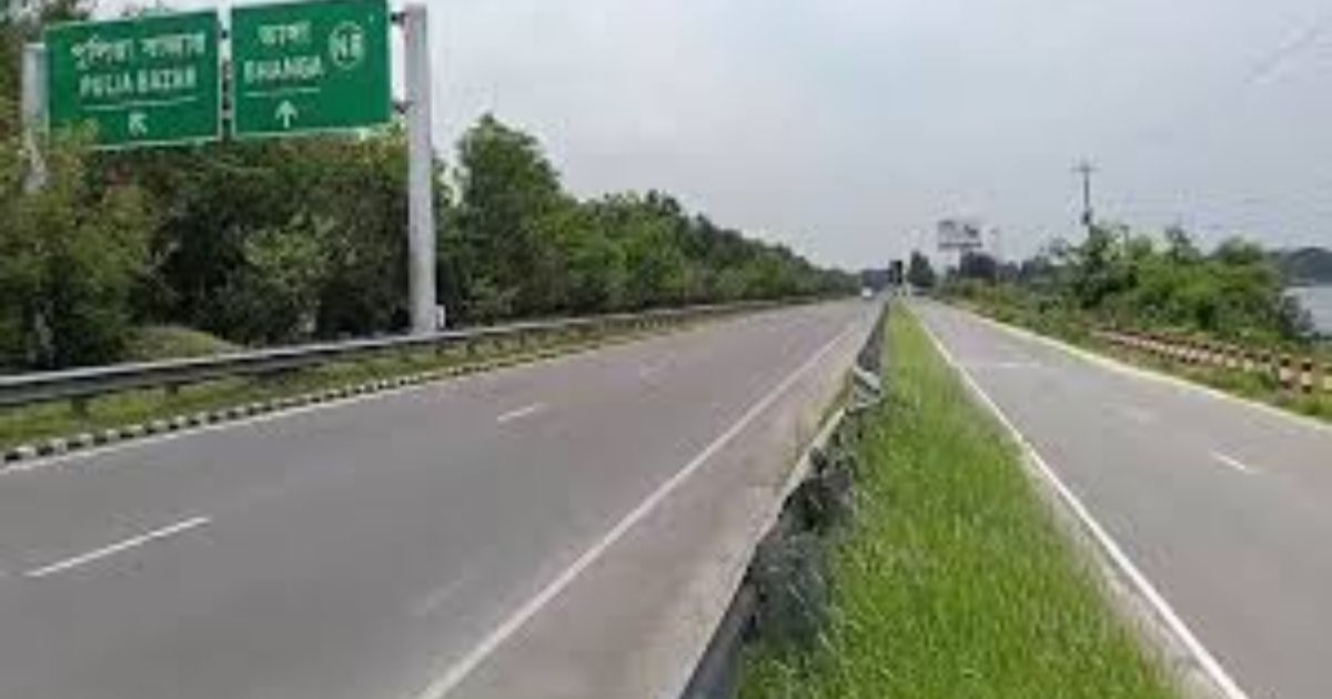 ঢাকা-ভাঙ্গা এক্সপ্রেসওয়েতে 
বাসচাপায় নিহত বাবা-ছেলে
