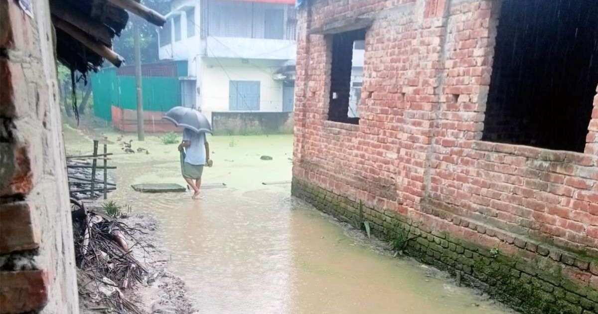 ১০ বছরেও হয়নি উন্নয়ন, জলাবদ্ধতায় দুর্ভোগ
