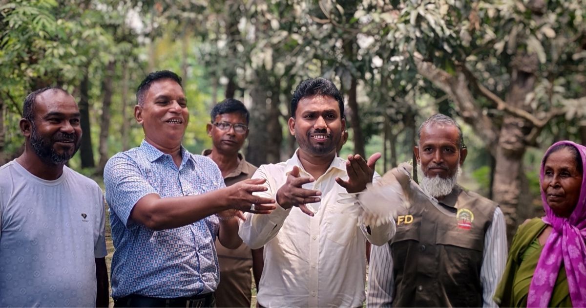 ডুমুরিয়ায় উদ্ধার হওয়া বন্য ঘুঘু অবমুক্ত করলেন সহকারী কমিশনার অমিত কুমার বিশ্বাস