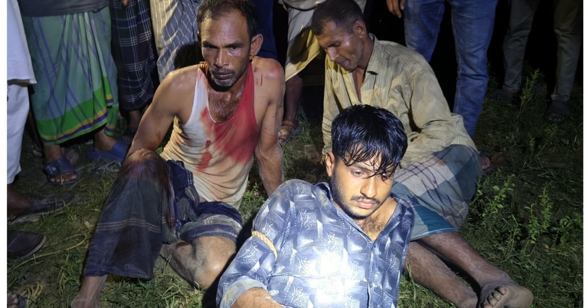 কৃষকের বাড়িতে ডাকাতি করতে গিয়ে আটক ৩