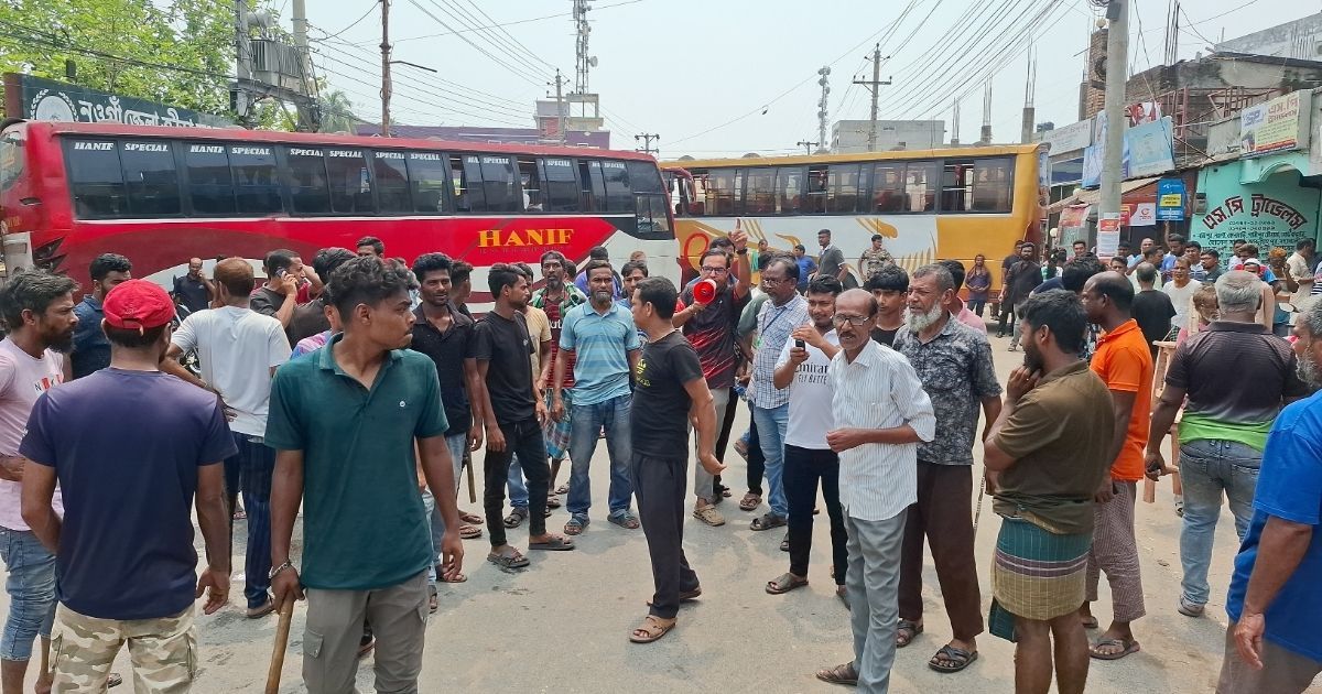 নওগাঁয় দূরপাল্লার বাস চলাচল বন্ধ