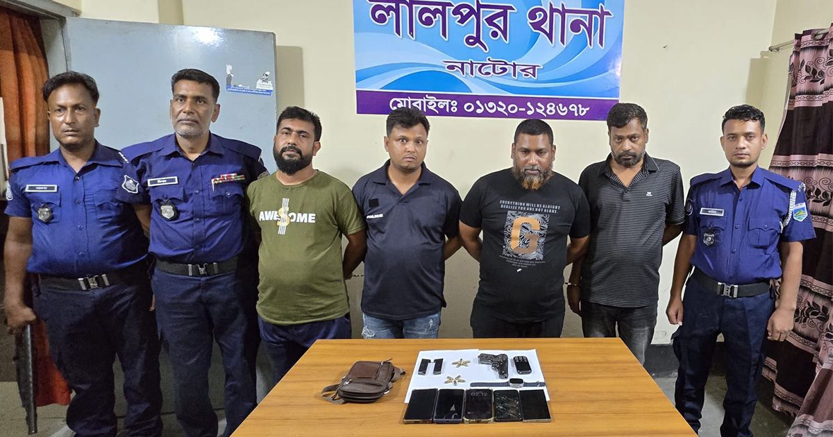 নাটোরে ২৪ মামলার আসামী সোনামনি ও অস্ত্রসহ চারজন গ্রেপ্তার