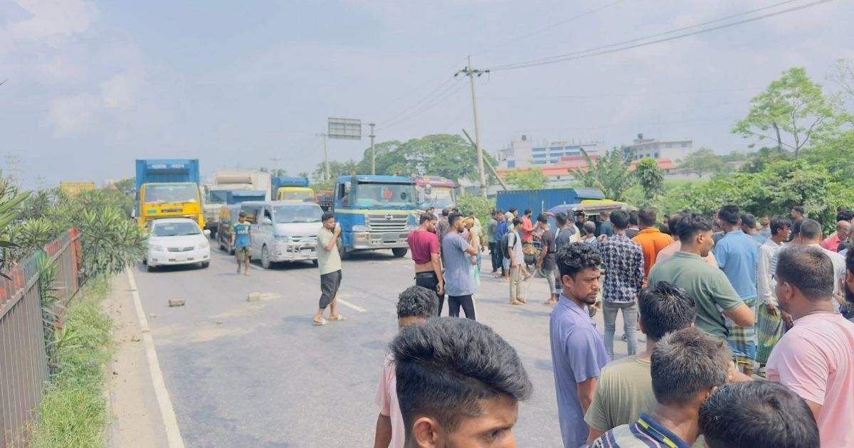 সোনারগাঁওয়ে চাঁদা না পেয়ে অটোরিকশা চালক হত্যার প্রতিবাদে মহাসড়ক অবরোধ 