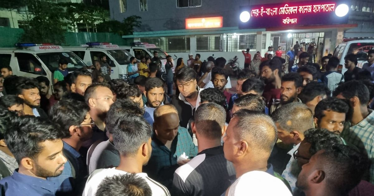 নবজাতকের মৃত্যু ঘিরে শেবাচিমে উত্তেজনা, স্বজন-শিক্ষার্থীদের সংঘর্ষ