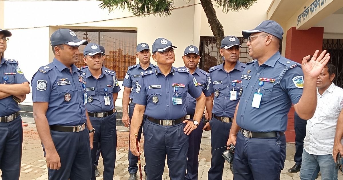 প্রধানমন্ত্রীর আগমন উপলক্ষে ত্রিশালে ডিআইজির মাঠ ও মঞ্চ পরিদর্শন