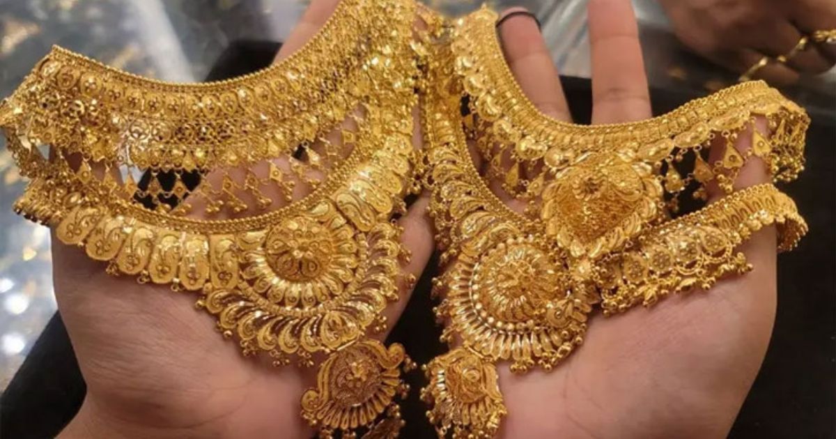 দেশের বাজারে কমলো স্বর্ণের দাম, ভরি কত? 