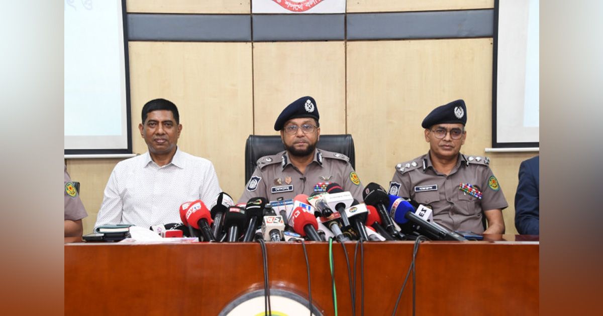 অপরাধীদের কোনো রাজনৈতিক পরিচয় দেখা হবে না: ডিএমপি কমিশনার
