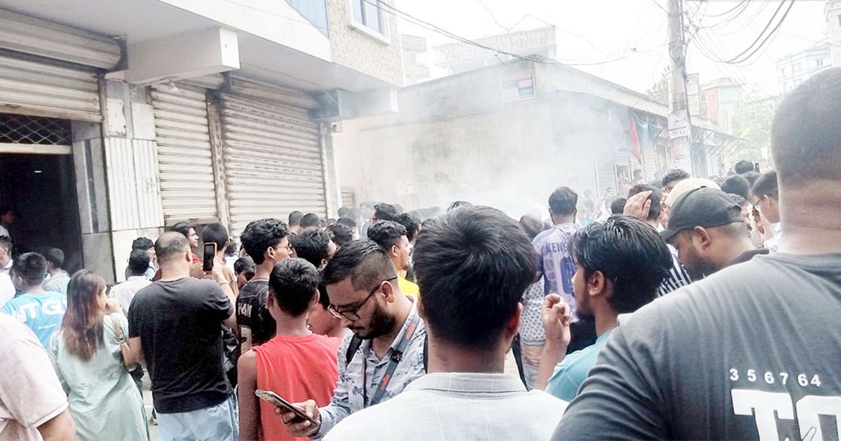 স্কুলছাত্রীর আত্মহত্যা: রাজধানীতে বিদ্যালয়ে হামলা ও ভাঙচুর