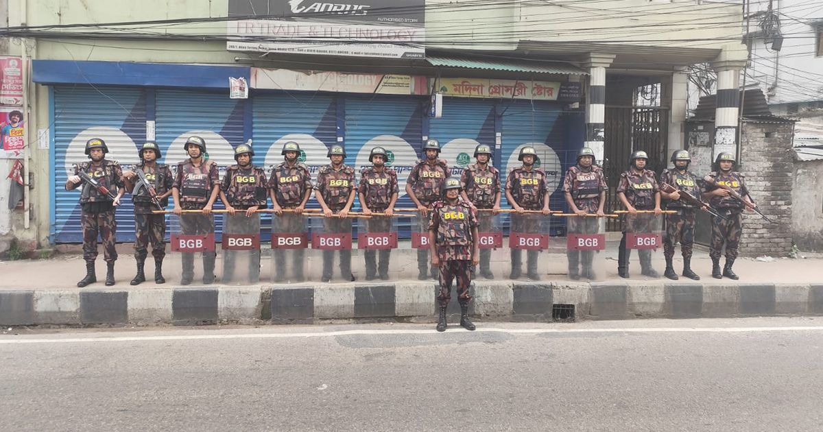 ঈদযাত্রায় শৃঙ্খলা ও যানজট নিয়ন্ত্রণে মোতায়েন করা হয়েছে বিজিবি
