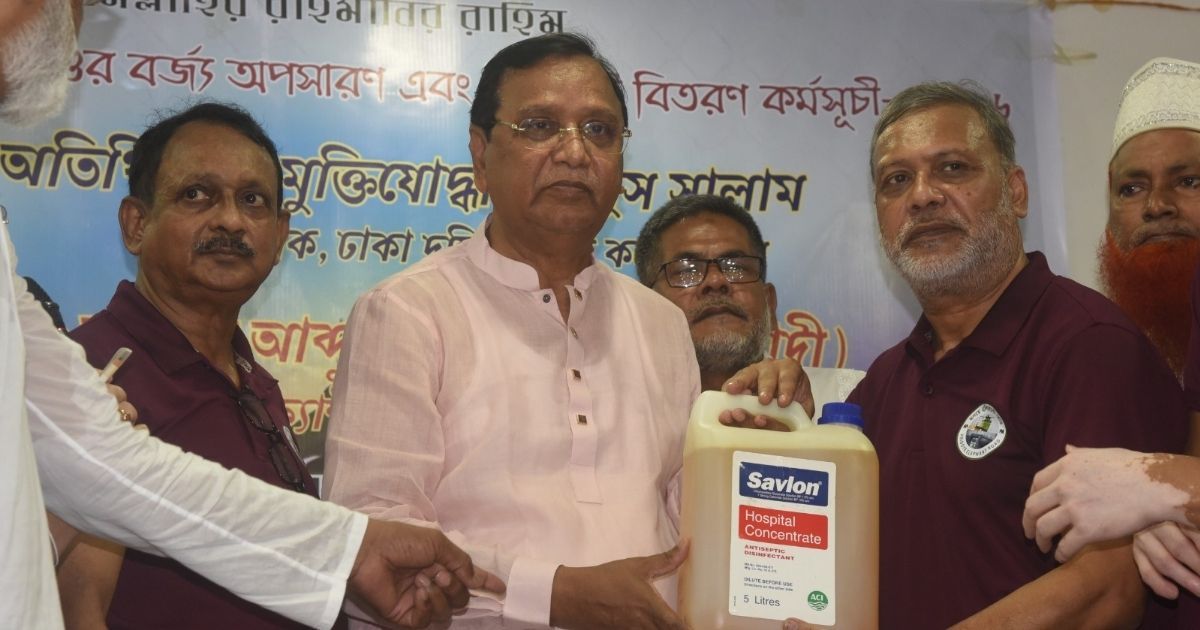 ​কোরবানির বর্জ্য ব্যবস্থাপনার সামগ্রী বিতরণ শুরু করলো ডিএসসিসি