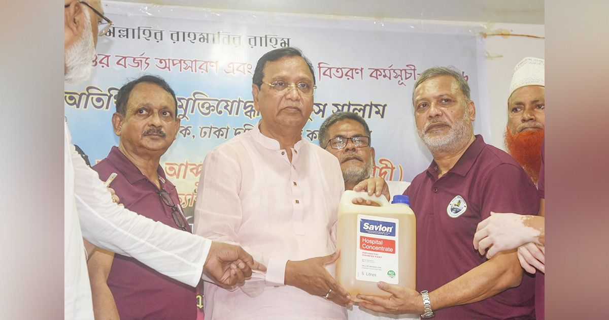 কোরবানির বর্জ্য অপসারণ সামগ্রী বিতরণ শুরু করেছে ডিএসসিসি