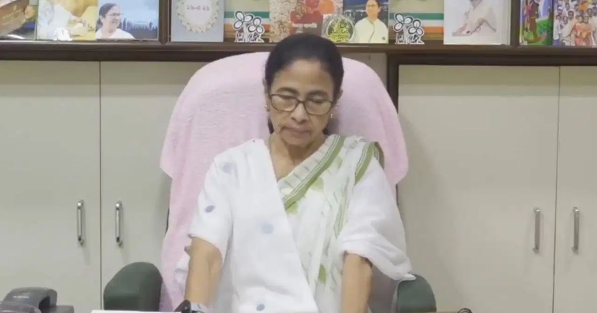 ভোটের ২০ দিন পর মুখ খুললেন মমতা