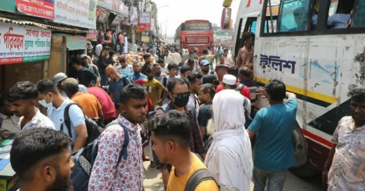 যাত্রীচাপে সায়েদাবাদে বাস সংকট, বাড়তি ভাড়ায় নাভিশ্বাস