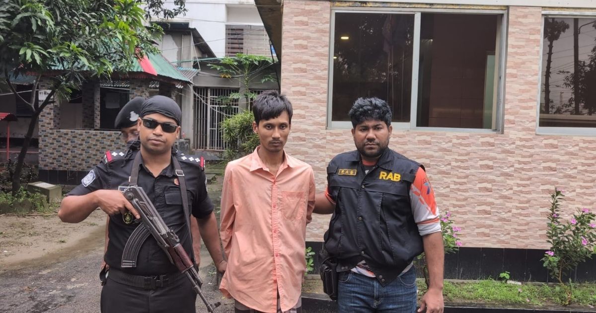 ছদ্মবেশে ৫ বস্তা গাঁজা উদ্ধার করলো র‍্যাব, ১ মাদক কারবারি আটক