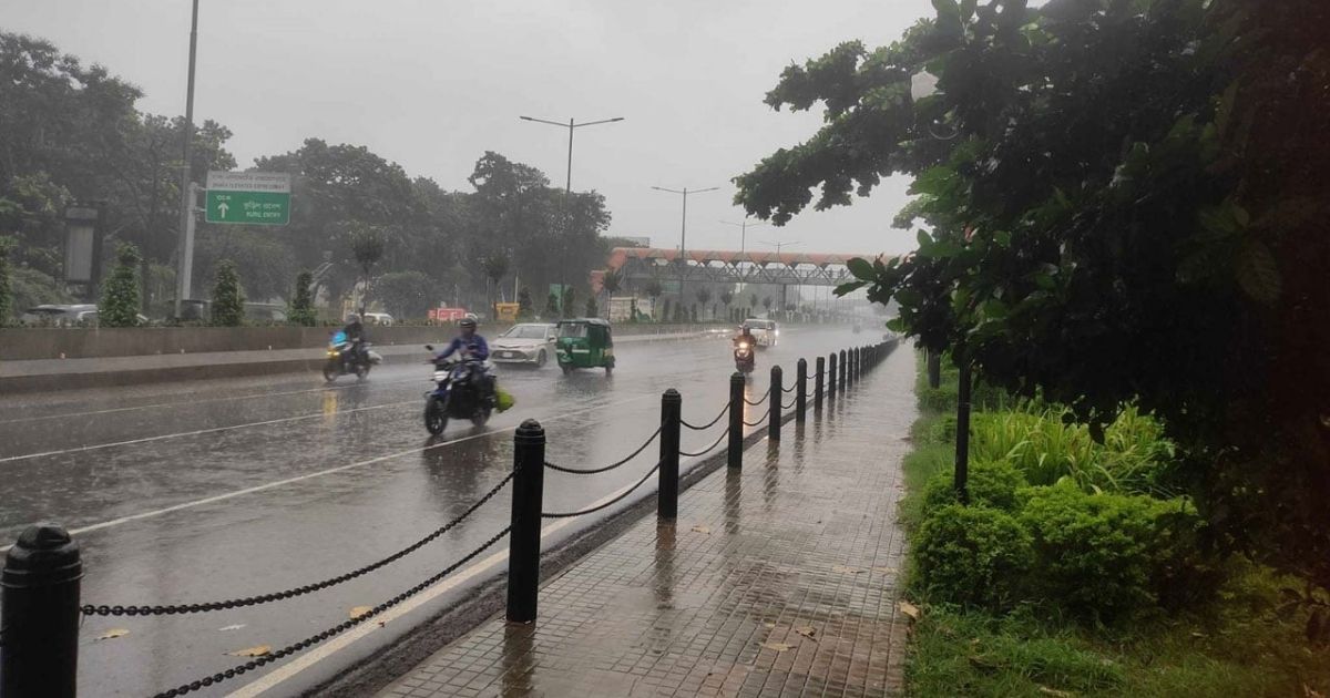 ঢাকাসহ দেশজুড়ে ভারী বৃষ্টির পূর্বাভাস, নদীবন্দরে সতর্কতা সংকেত