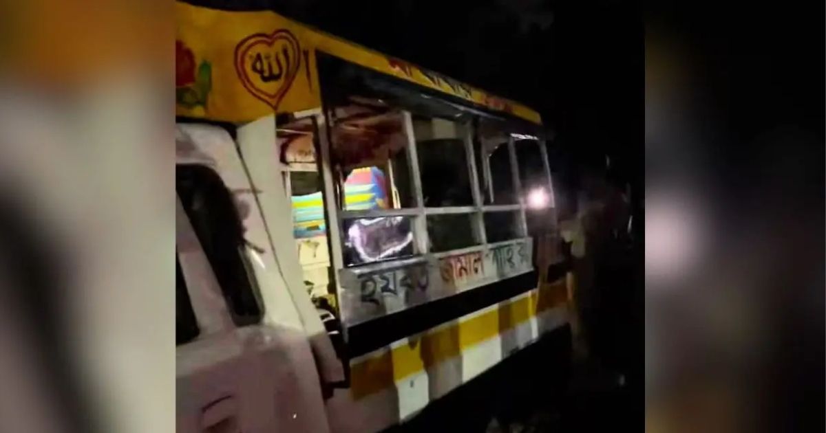 চট্টগ্রামে বাস-লেগুনার মুখোমুখি সংঘর্ষে দুজন নিহত, আহত ১৫
