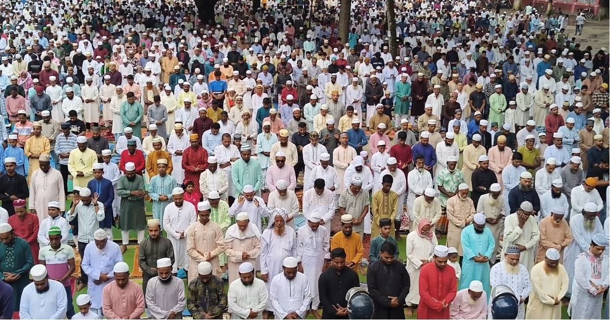 মুষলধারে বৃষ্টি：শোলাকিয়ায় ঈদুল আজহার ১৯৯তম বড় জামাত অনুষ্ঠিত