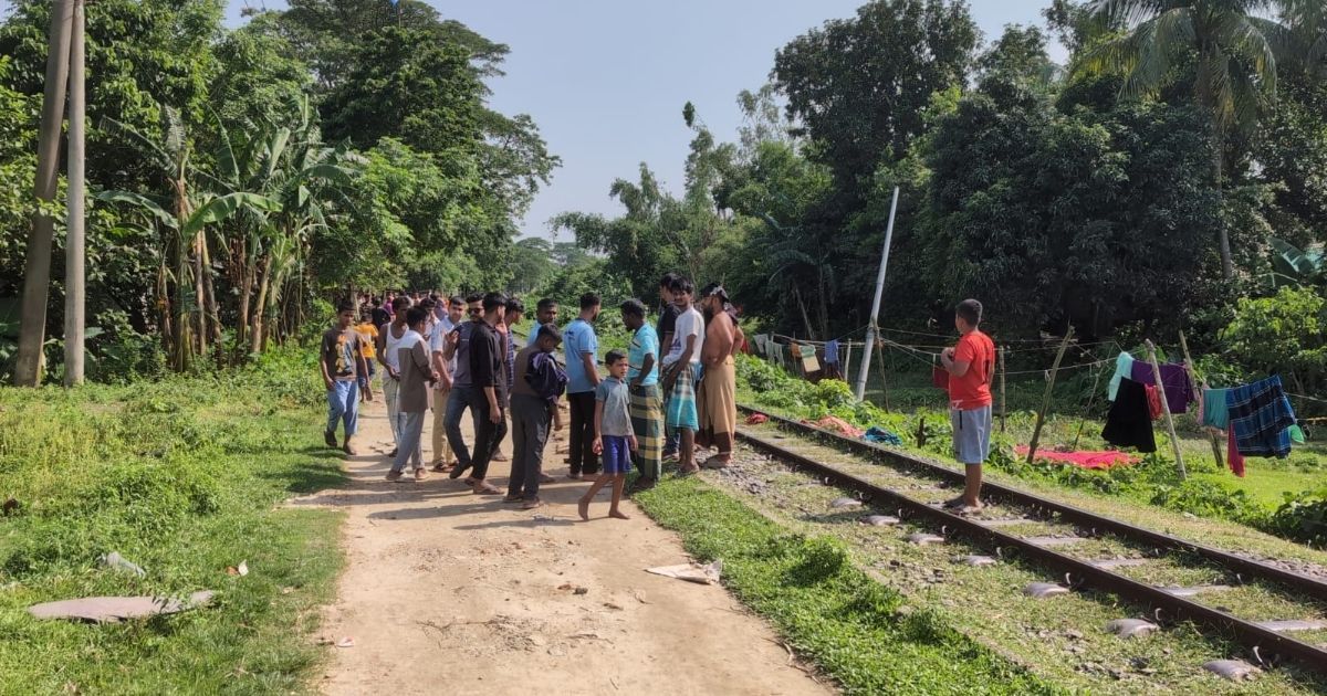 মাদকাসক্ত দুই নাতীর অত্যাচারে অতিষ্ঠ হয়ে ট্রেনের নিচে কাটা পড়ে বৃদ্ধের মৃত্যু 