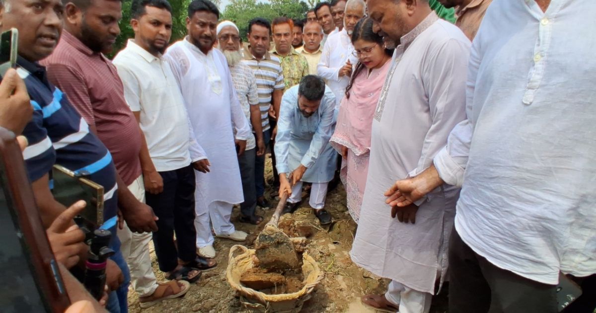ফেনীর ফুলগাজীতে গতিয়া খাল পুনঃখনন কাজের শুভ উদ্বোধন
