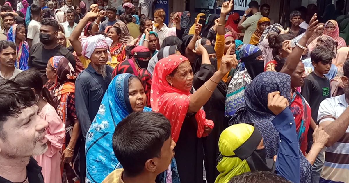 মানিকগঞ্জে হত্যায় জড়িত সন্দেহে গ্রেফতার ব্যক্তির মুক্তির দাবীতে বিক্ষোভ