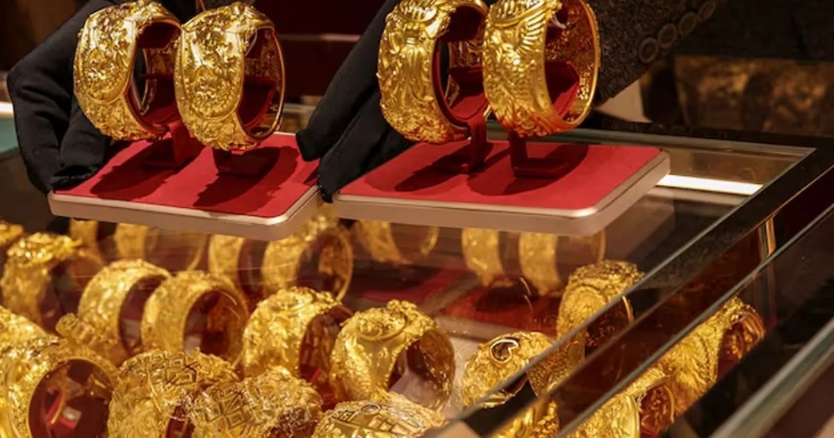 ডলারের দরপতনে ঊর্ধ্বমুখী স্বর্ণের বাজার
