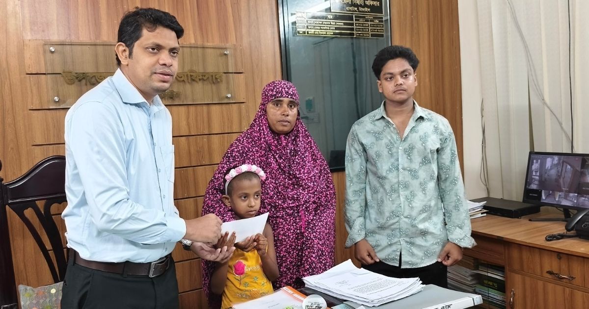 বাসাইলে কিডনি রোগে আক্রান্ত শিশুর পাশে ইউএনও, দিলেন আর্থিক সহায়তা