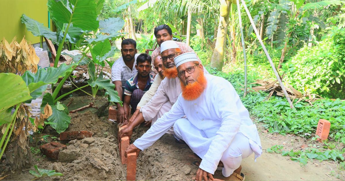 প্রতাপপুরে কাবিখা প্রকল্পে ইটের রাস্তা নির্মাণকাজ শুরু, স্বস্তিতে এলাকাবাসী