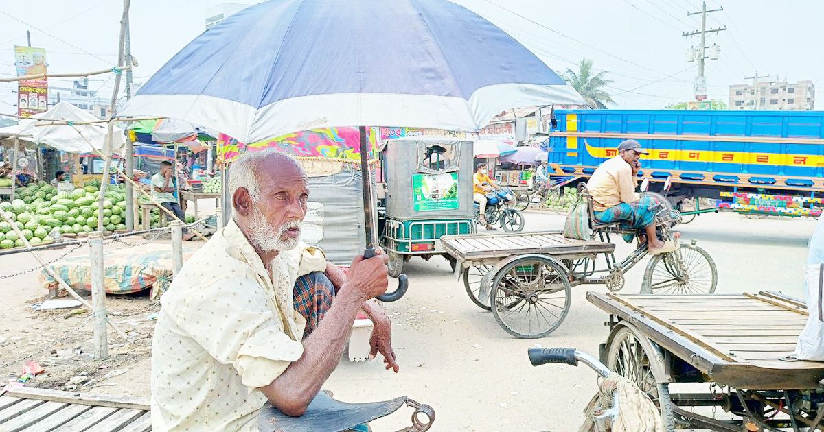জীবননগরে সর্বোচ্চ তাপমাত্রা ৩৮ ডিগ্রি সেলসিয়াস, গরমের তীব্রতায় ব্যাহত জনজীবন
