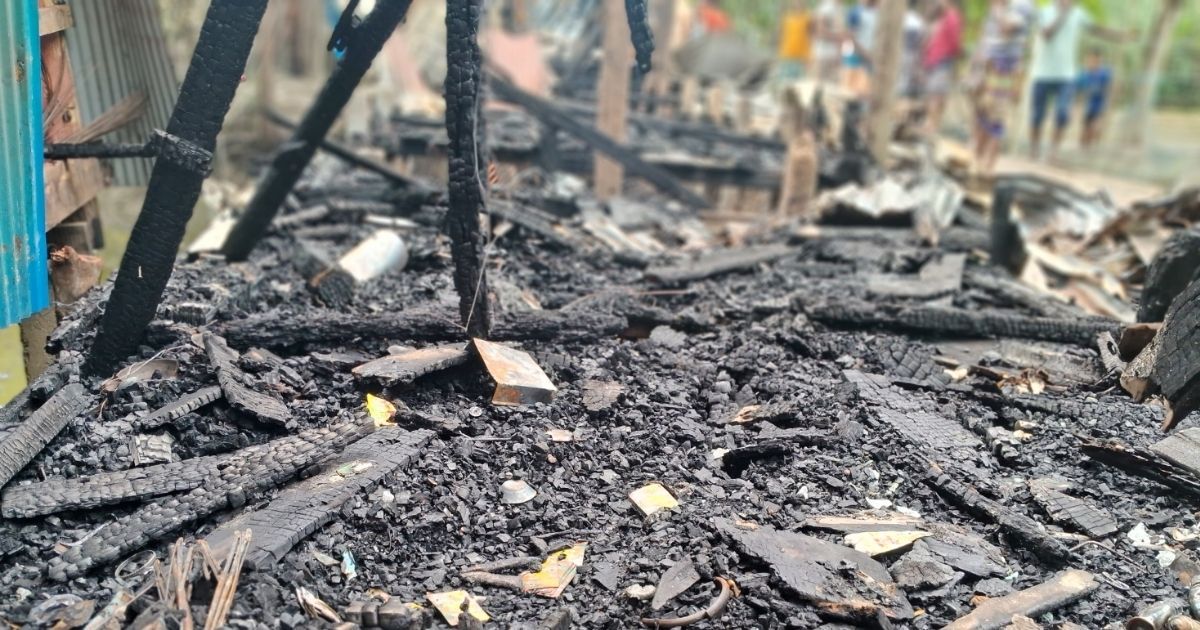 শরণখোলায় ভোররাতের আগুনে ছাই ছয় দোকান, সর্বস্বান্ত ব্যবসায়ীরা