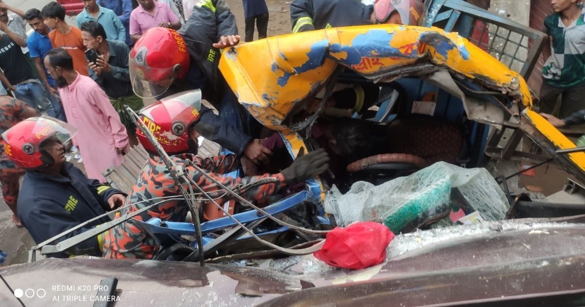 Srimangal-bus-pickup-driver-killed-in-head-on-collision